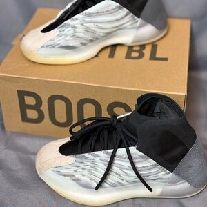 Yeezy Basketball Quantum (Black/White/Tan) Woman/Men